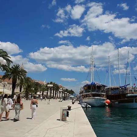 Lägenhet New Place In Old Town Of Trogir, Parking