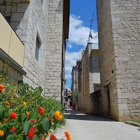 New Place In Old Town Of Trogir, Parking Lägenhet *