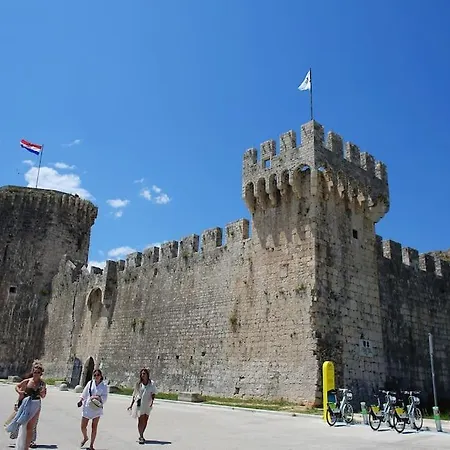 New Place In Old Town Of Trogir, Parking Lägenhet Trogir