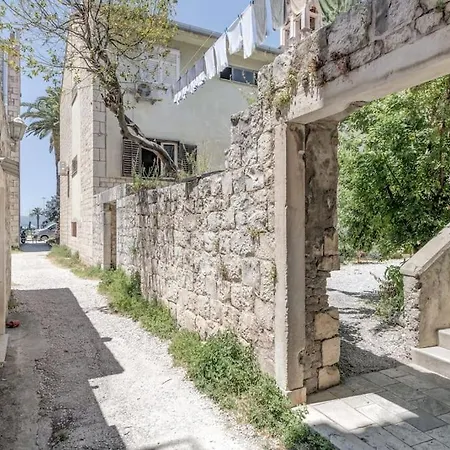 New Place In Old Town Of Trogir, Parking Lejlighed