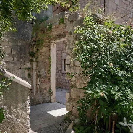 Lejlighed New Place In Old Town Of Trogir, Parking