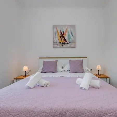 New Place In Old Town Of Trogir, Parking Lägenhet Trogir