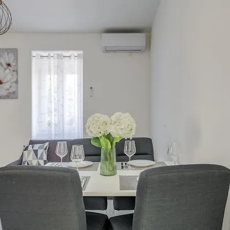 Lejlighed New Place In Old Town Of Trogir, Parking *